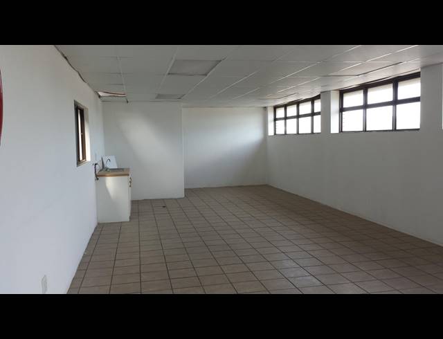 1,110M² FACTORY TO LET IN SAXON INDUSTRIAL